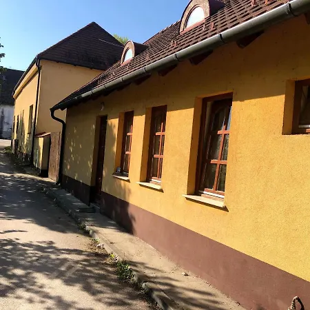 Varalja Vendeghaz Tata Exterior photo