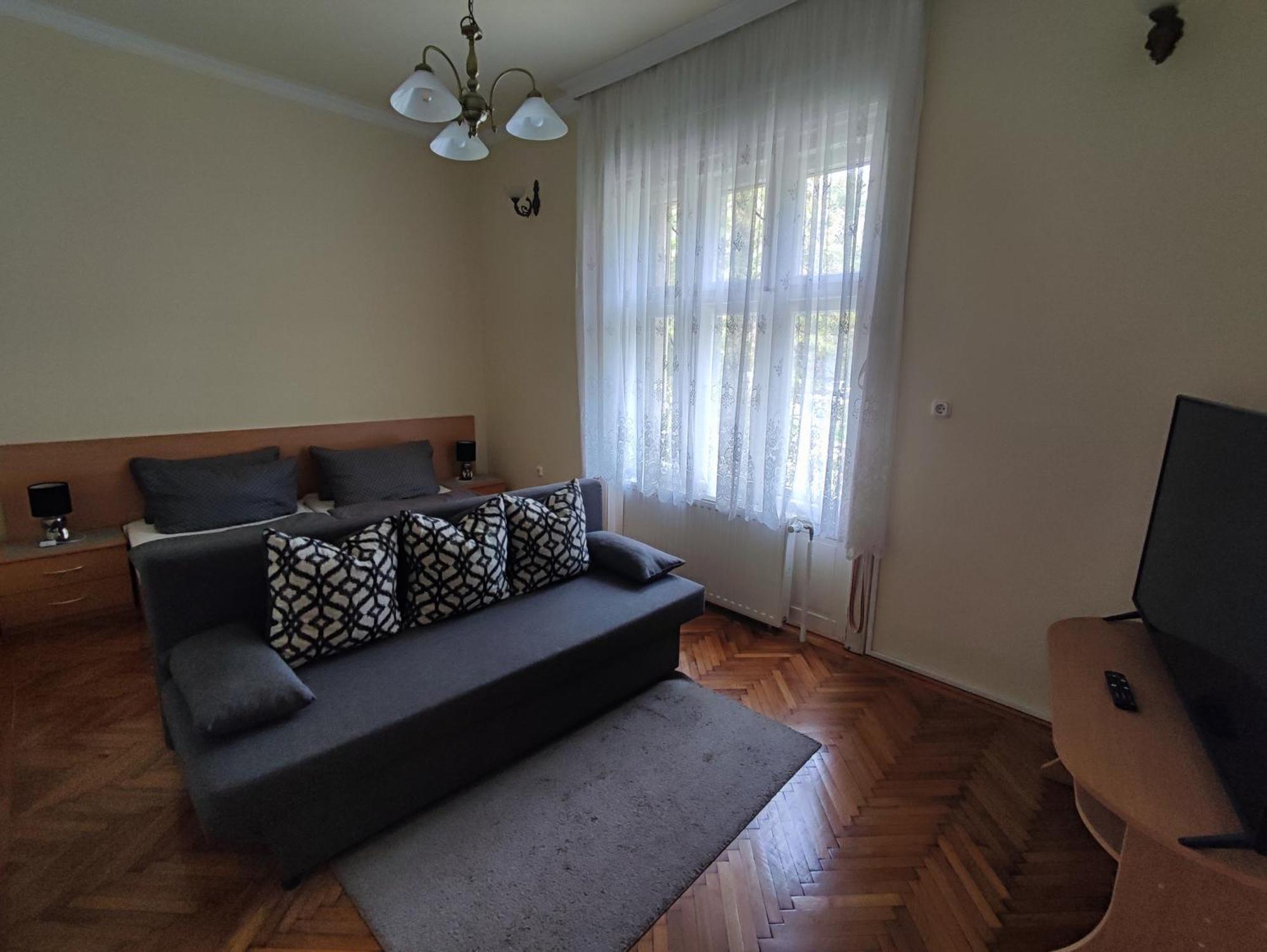 Varalja Vendeghaz Apartment *