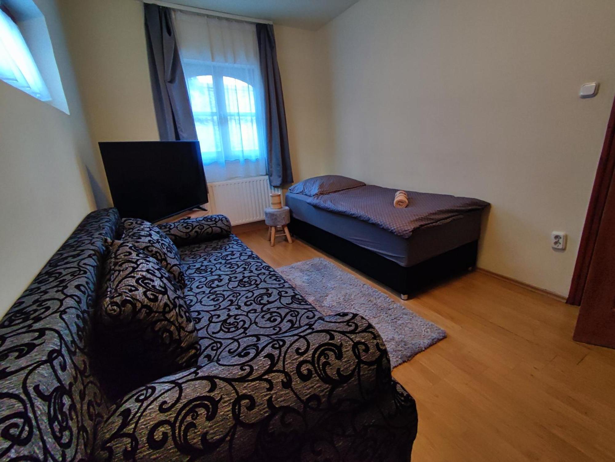 Varalja Vendeghaz Apartment Tata