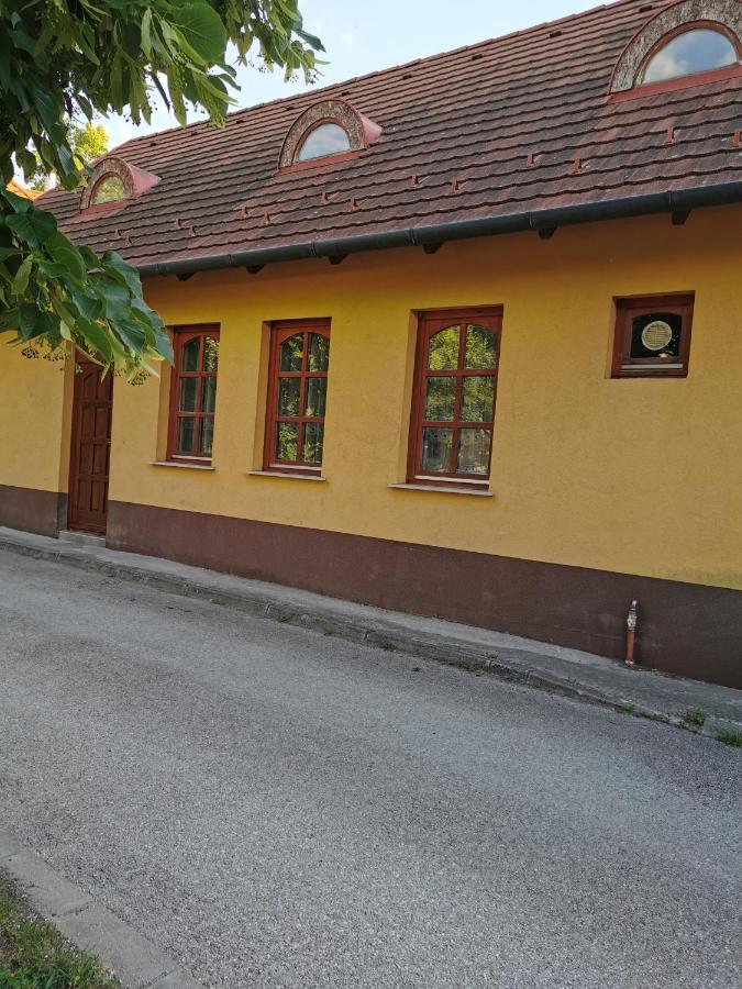 Varalja Vendeghaz Apartment Tata